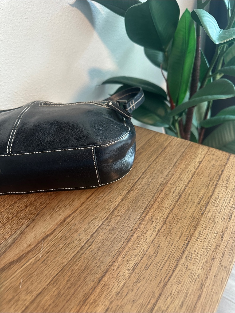Etienne Aigner Genuine Leather Black Bag w/Contrast Stitching - Picture 14 of 15